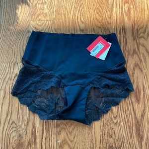 NEW WITH TAGS Spanx Undie-tectable Lace Hi-Hipster Panty in Black (Size Small)